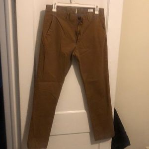 GAP Men’s Khaki Pants
